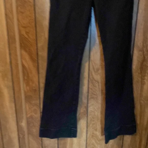 Guess - Picture 2 of 4